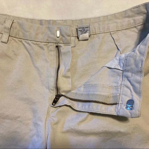 Old Navy Khaki Shorts 6 - Picture 4 of 13